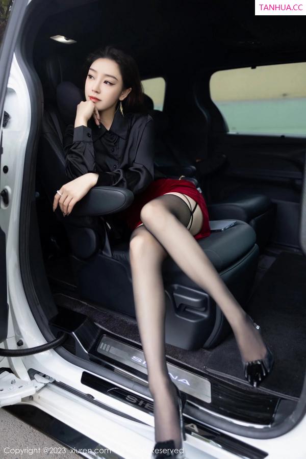   [XiuRen]高清写真图 2023.12.26 No.7867 苏曼兮 短裙黑丝第5张图片